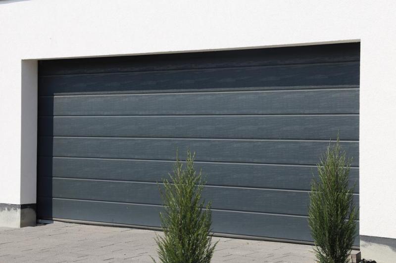 Bois, alu ou acier, quel mat&eacute;riau choisir pour une porte de garage ?