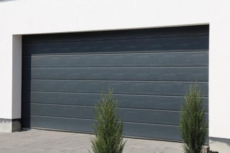 Bois, alu ou acier, quel mat&eacute;riau choisir pour une porte de garage ?